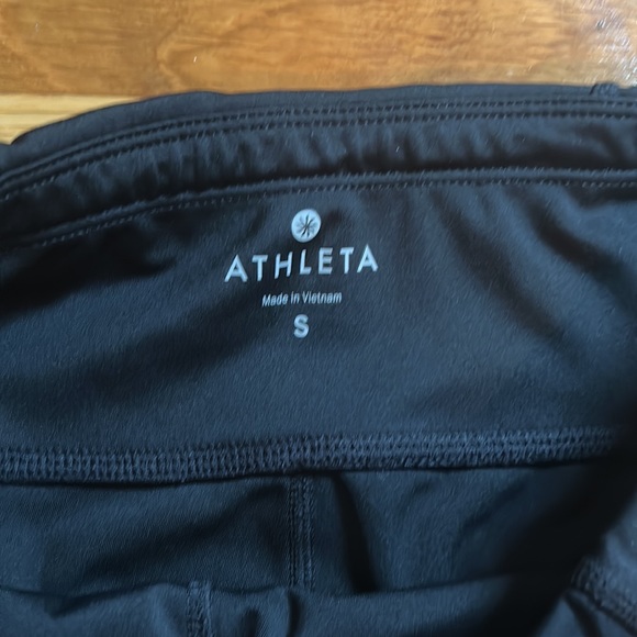 Athleta black cropped leggings with mesh size S - Picture 2 of 4